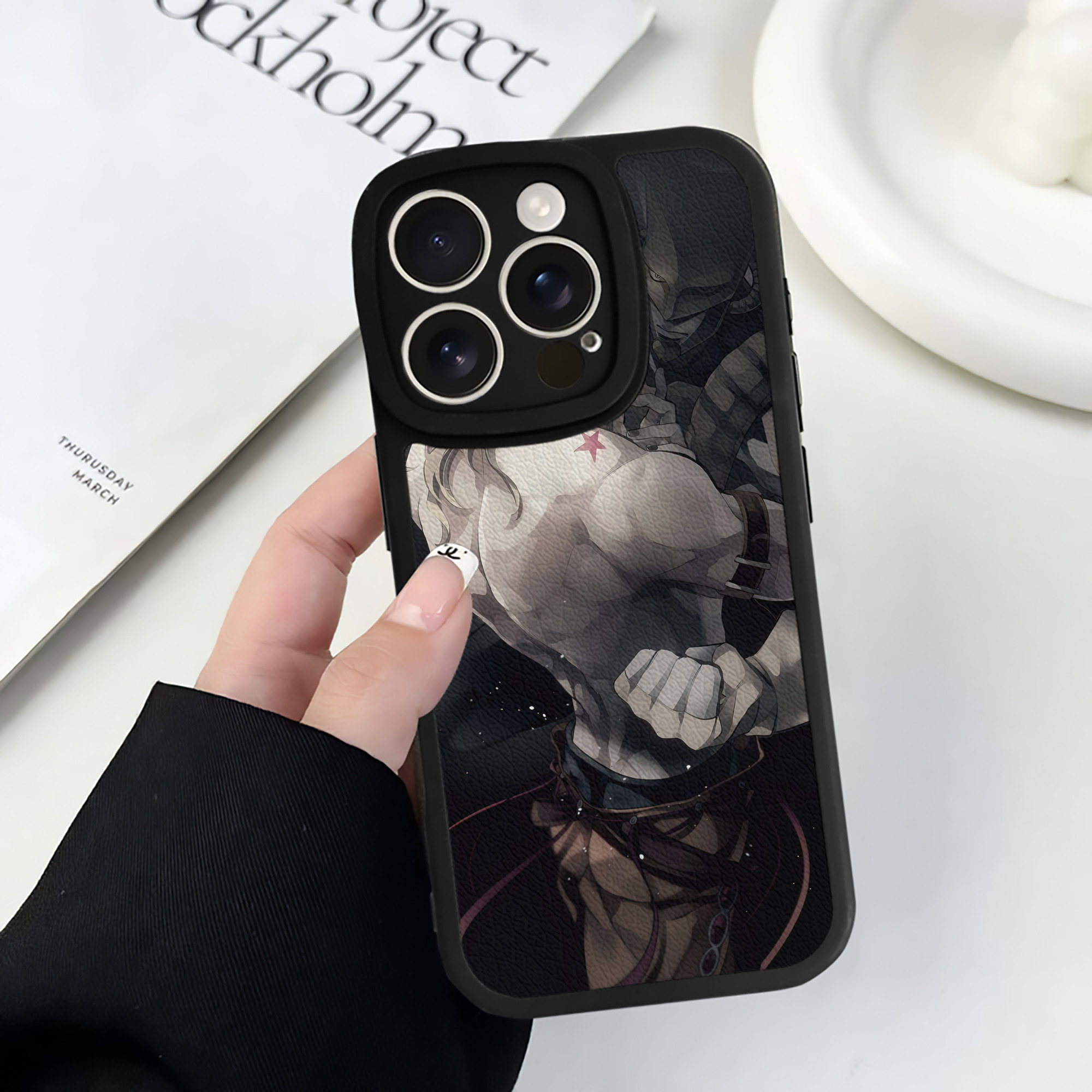 （画像用） ジョジョの奇妙な冒険 JoJo's Bizarre Adventure 【iPhone 16シリーズ対応】シリコンスマホケース（レザー調） 材質：シリコン
